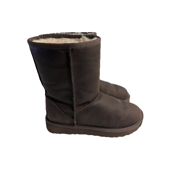 UGG CLASSIC SHORT 1016559 Brownstone Leather AUTHENTIC Size 7 Sheepskin Boots - Picture 1 of 7